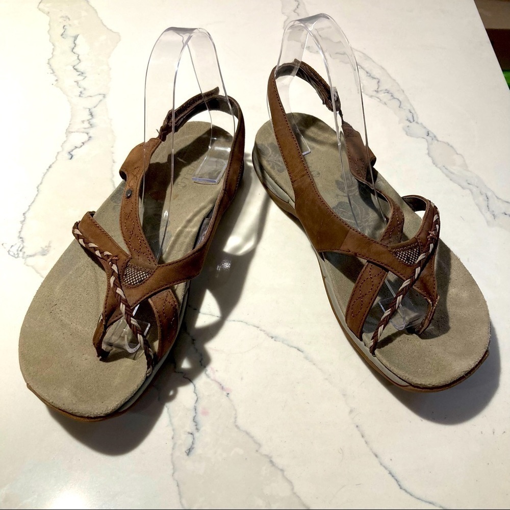 MERRELL Sz 9 Thong Strappy Velcro Closure Sandals